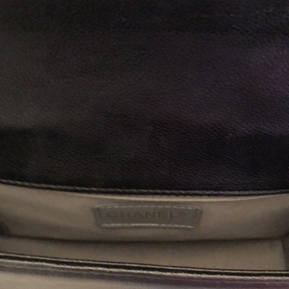 No Scratches, rips, or tears no scuff marks - Picture 8 of 11